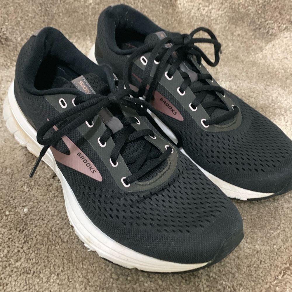 Brooks women signal 3 shoes